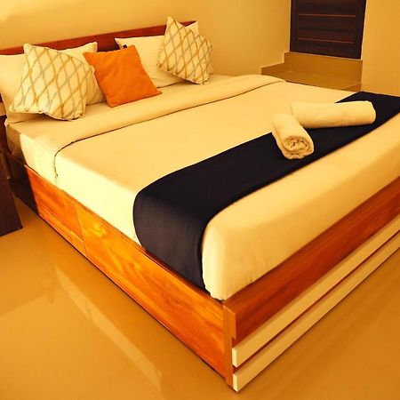Bed and Breakfast Loyal Residency Салтэн-Батери Экстерьер фото