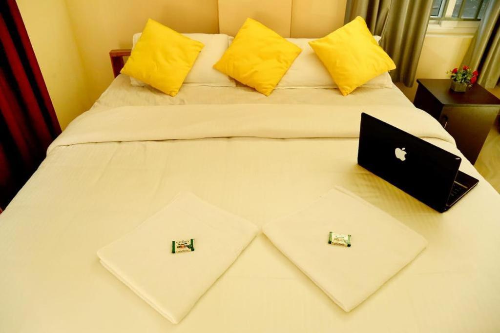 Bed and Breakfast Loyal Residency Салтэн-Батери Экстерьер фото